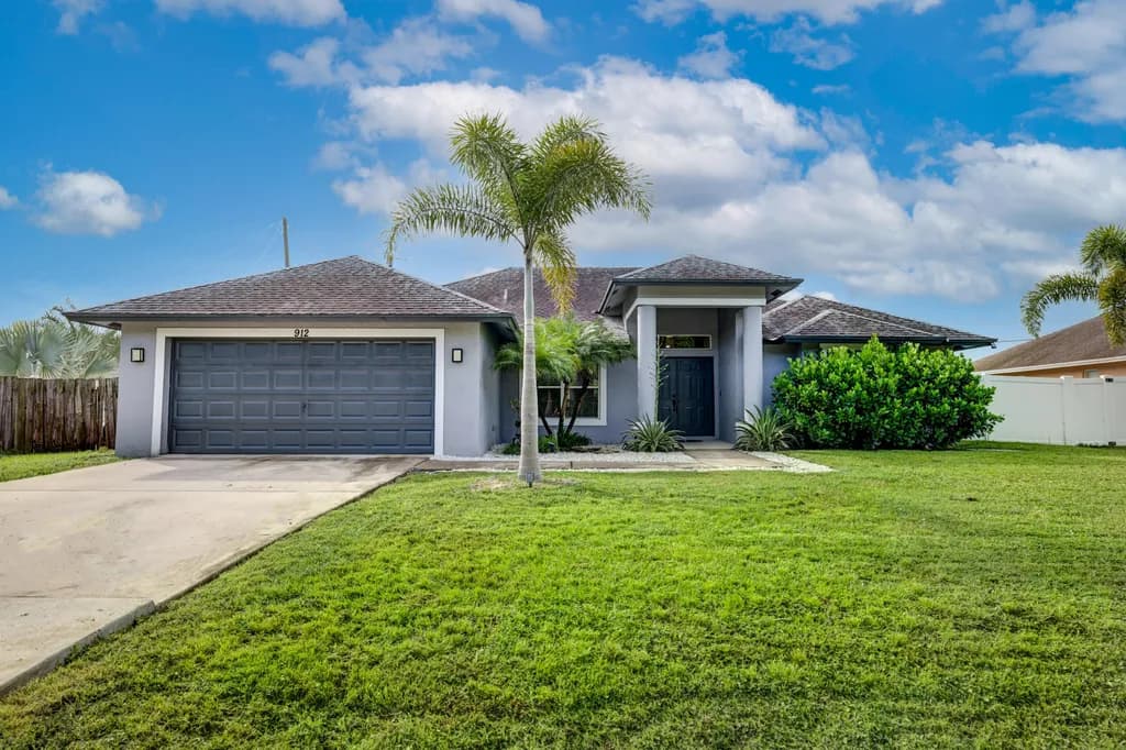 912 SW Paar Dr, Port Saint Lucie, FL 34953